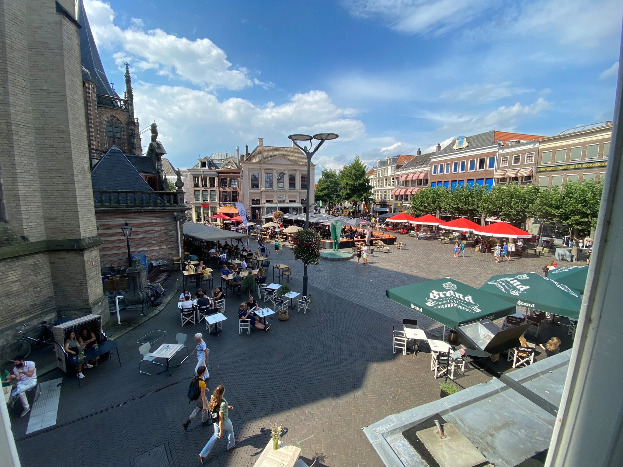 Zwolle krijgt groot Douwe Egberts café, midden op de Grote Markt