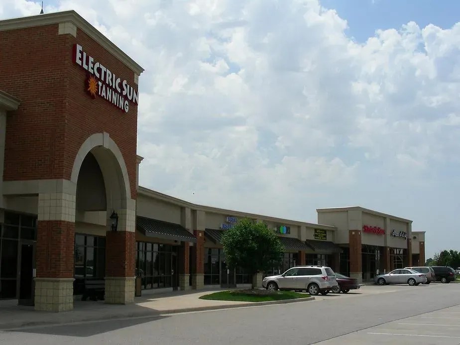 Moonlight Commons Shops 1 In Beautiful Gardner KS