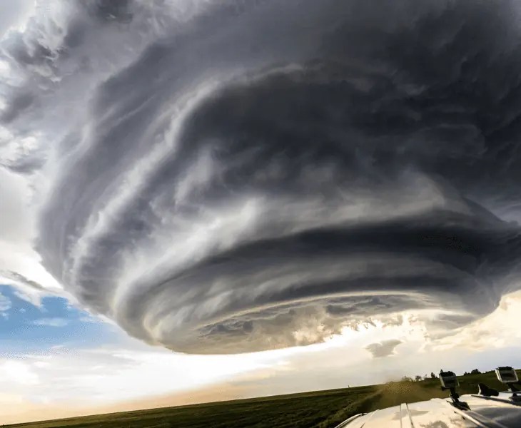 What is the Difference between Funnel Cloud and Tornado?