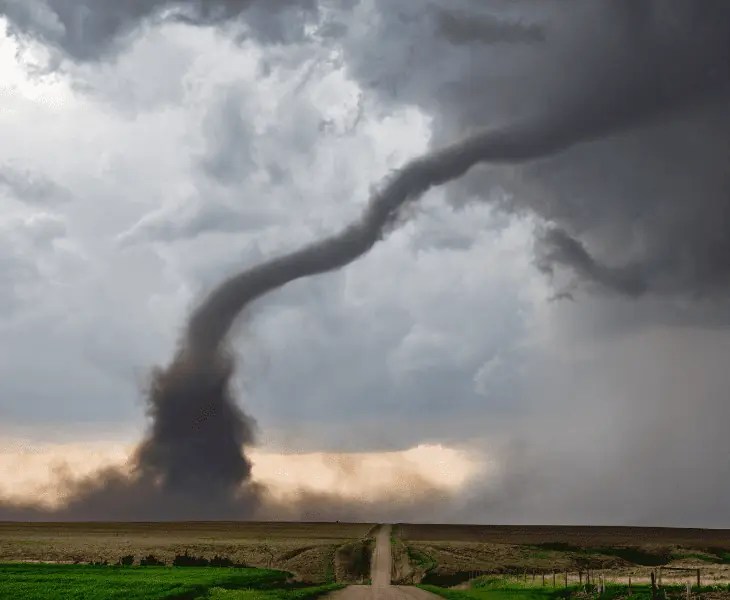 What is the Difference between Funnel Cloud and Tornado?