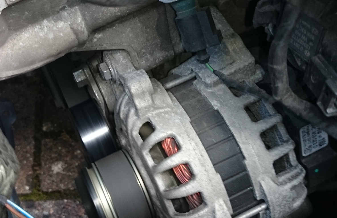 Replacing a cracked auxiliary belt Skoda Citigo Guides BRISKODA
