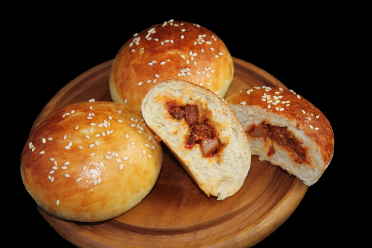 Chouriço Pão (Goan Sausage Bread)