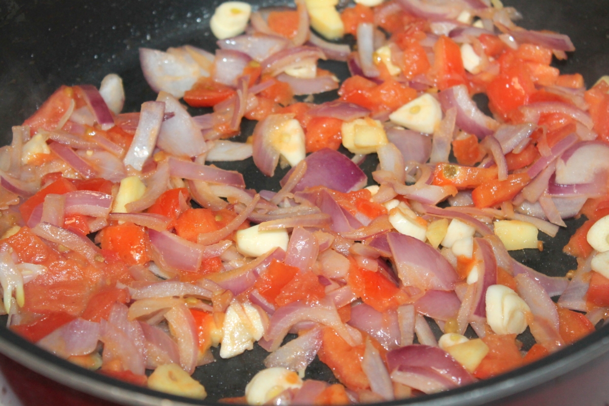 Bharleli Vangi (Stuffed Baby Brinjals / Eggplant)
