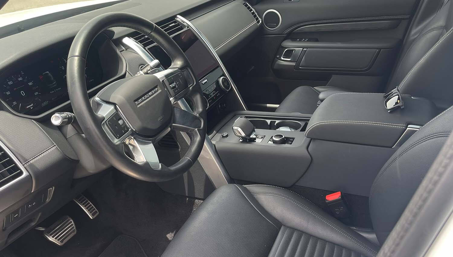 Range Rover Discovery Rent in Dubai