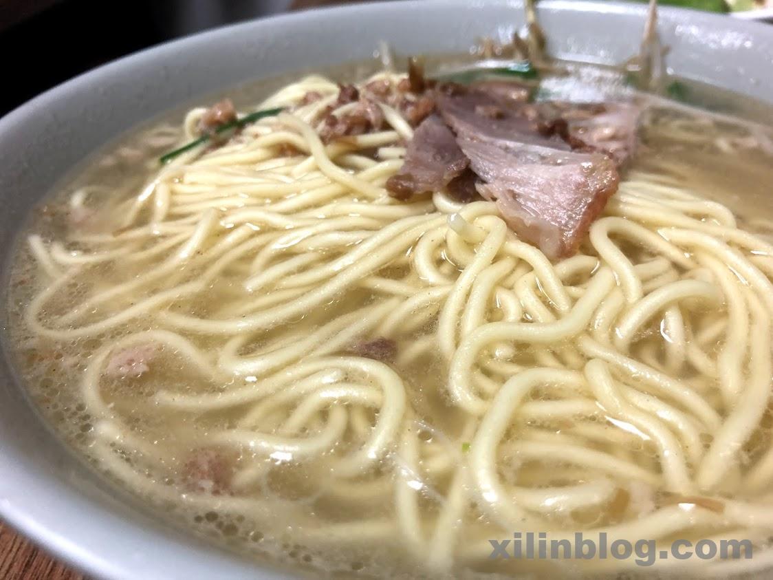 お店の名物料理の1つ。切仔麺(大サイズ)：45台湾ドル