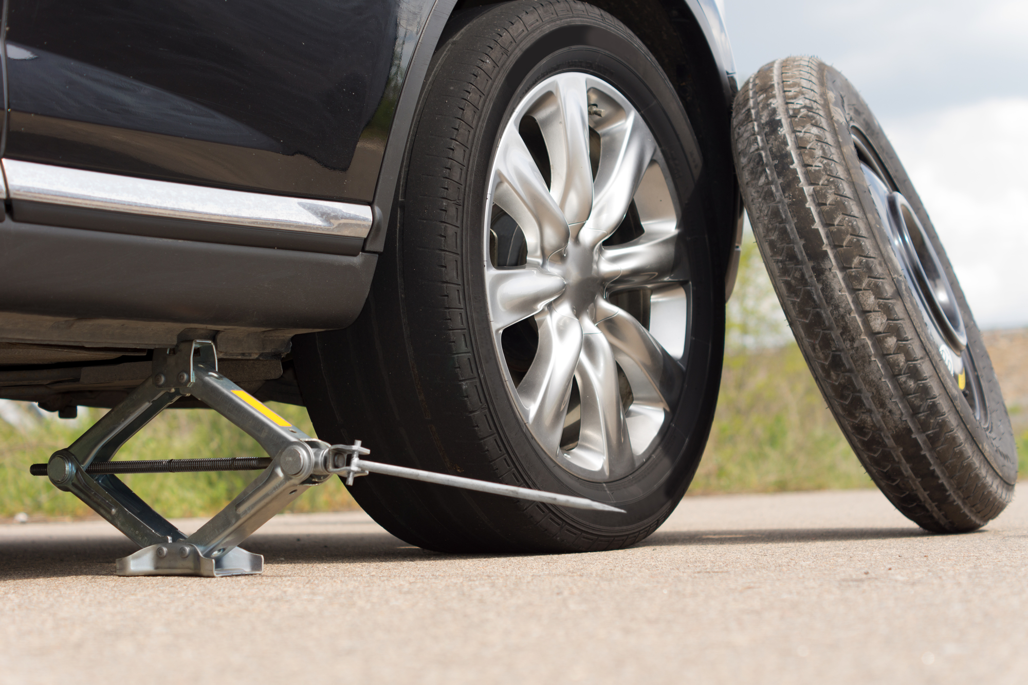 Flat Tire Change NYC 24/7 Roadside Assistance Xoom Towing NYC