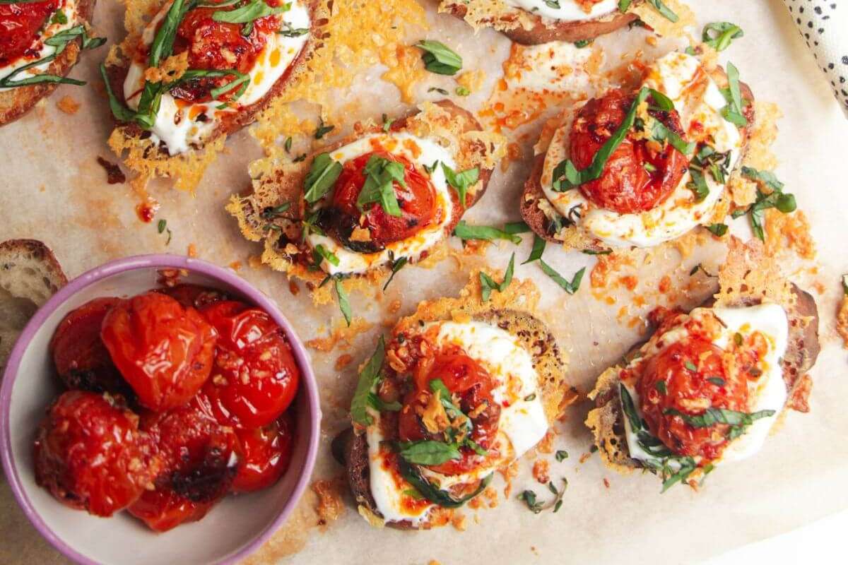 Italian appetizers - A tray of bruschetta with tomatoes and cheese.