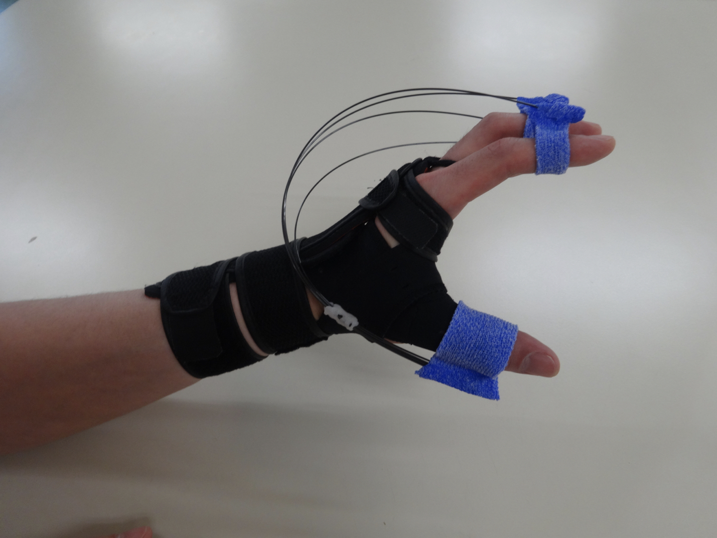 スプリント 保存療法の装具紹介｜手の治療専門サイト【整形外科医 田中利和 公式】 手・指の痛み 関節痛 曲がらない 伸ばせない ひっかかる