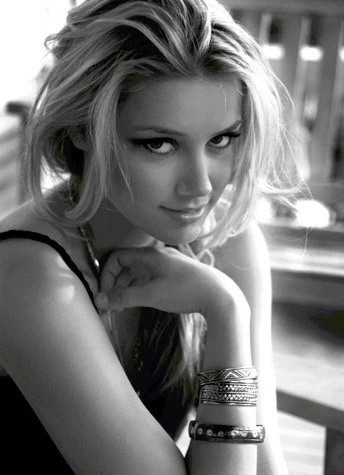 Amber Heard Seductive Naked Leaked Porn Pic | xPicsly