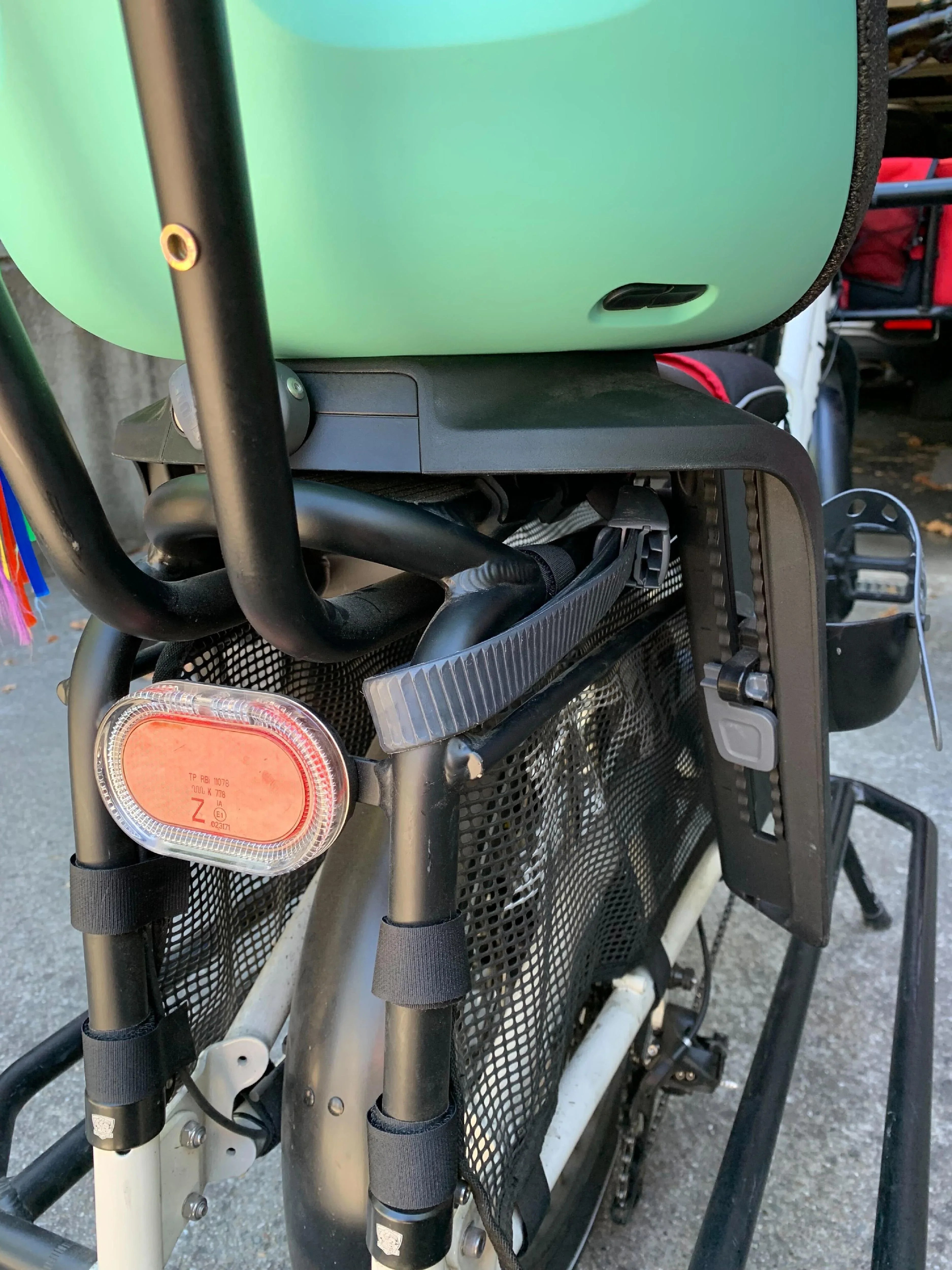 Using the Yepp safety strap on your rear rack Xtracycle