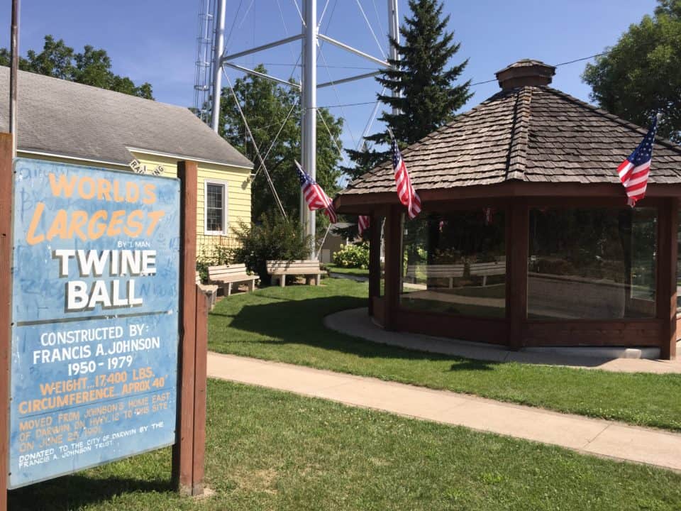 38 Pieces Of The World's Strangest Art Statues To Monuments