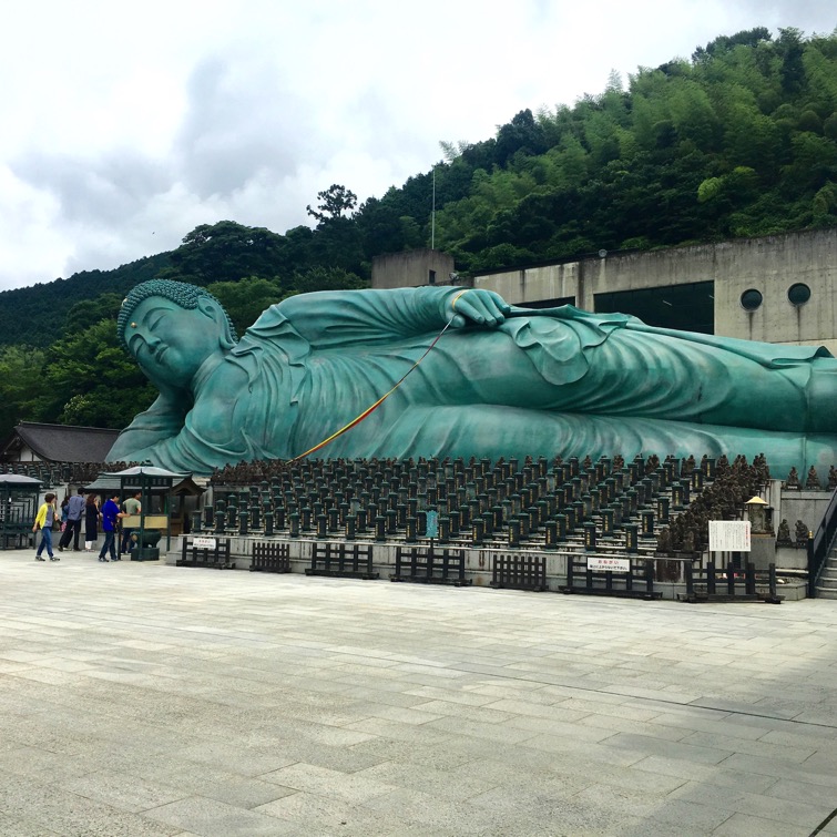 南蔵院に行けば宝くじが当たる ？｜住職さんの高額当選記録｜3つのコツ | 福岡タウン情報 住職が宝くじで一億三千万円当てた南蔵院の涅槃像の大きさに感動して胎内参拝してスクラッチを削った結果 - Y氏は暇人