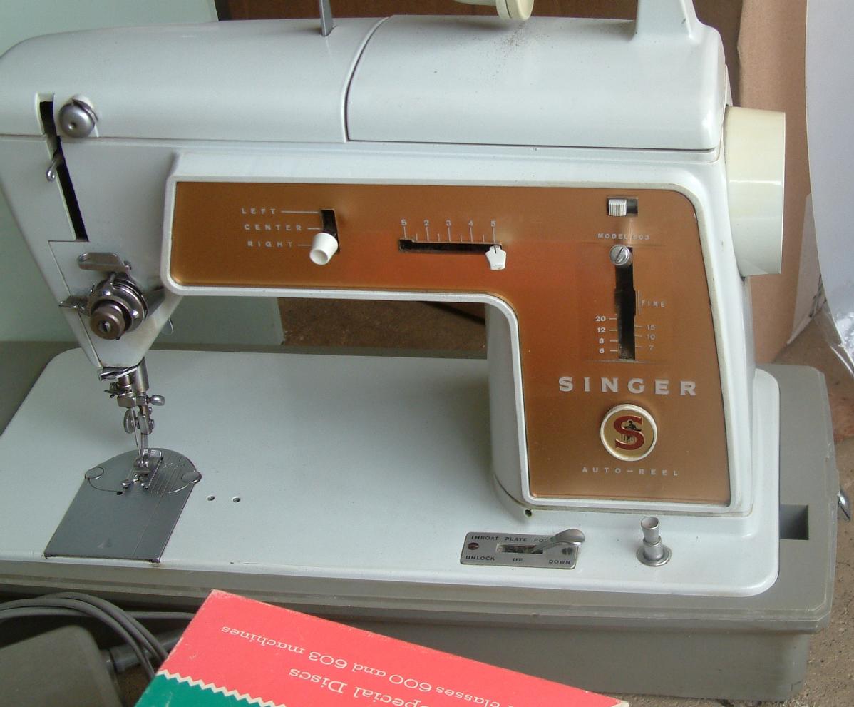 Singer603SewingMachine1868.jpg of Singer 603 sewing machine