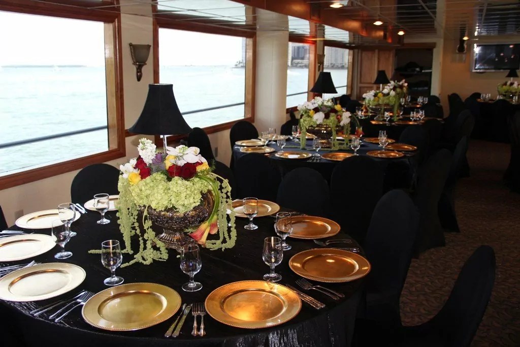 Party Boat Rentals for Your Next Event? Here are 3 Reasons Why