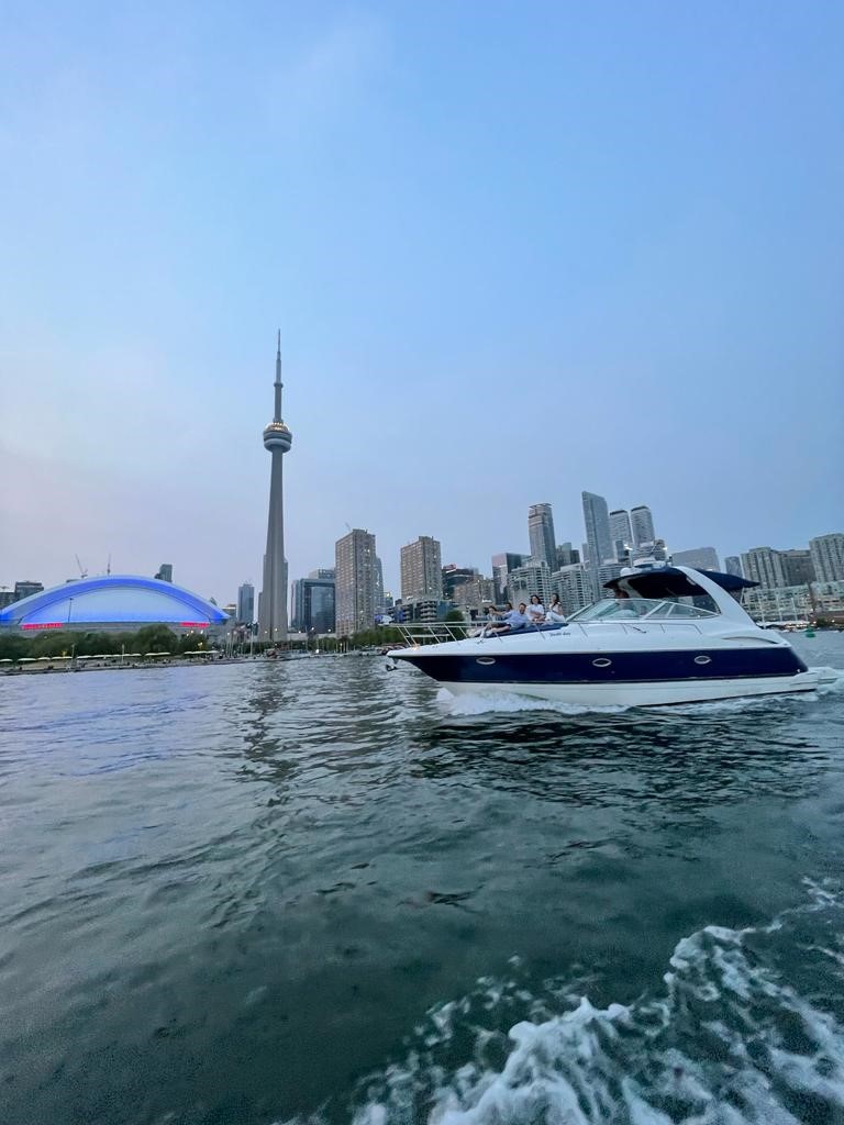 41′ Luxury Yacht Rental in Toronto Yacht Day