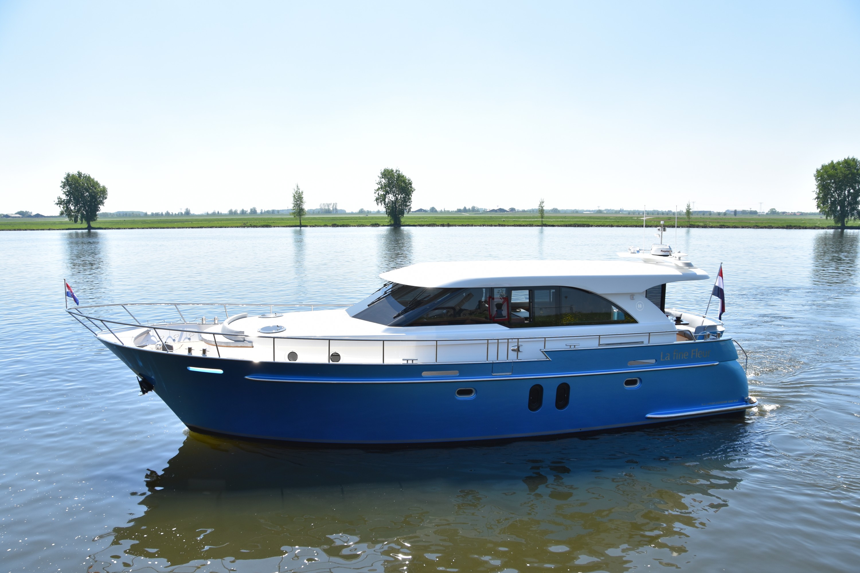 First Van den Hoven Executive 1500 Mk2 Yacht Harbour