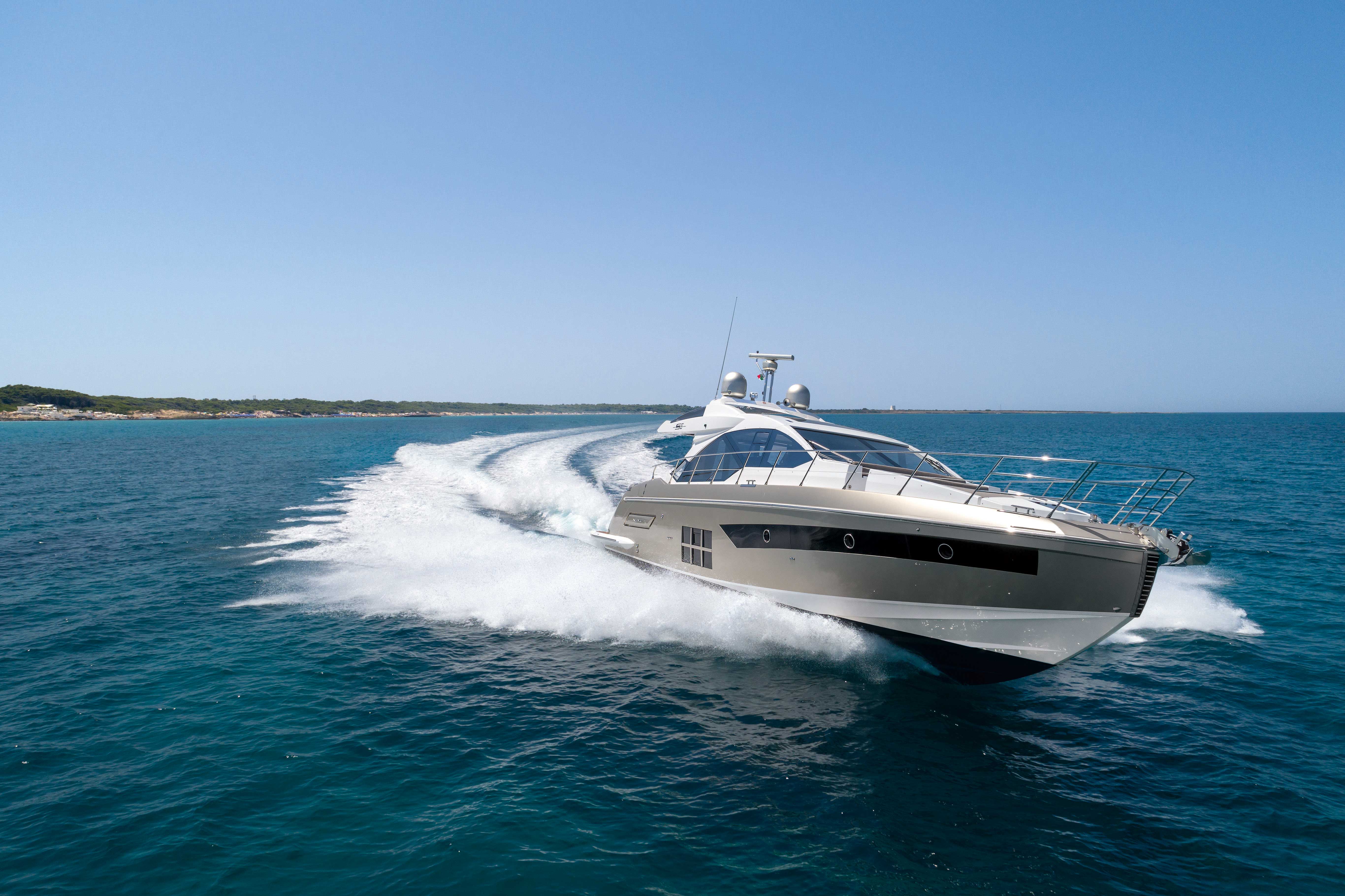 Azimut S6 Wins the Title of Best Sportscruiser Over 40 Feet Yacht Harbour