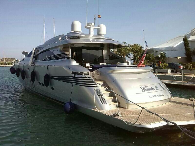 Motor yacht La Datcha Pershing Yacht Harbour