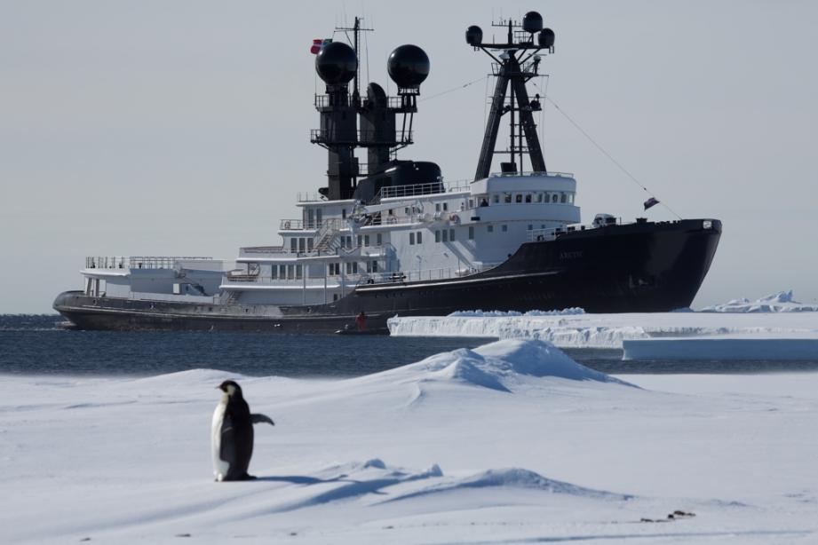 Motor yacht Arctic P Schichau Unterwesser Yacht Harbour