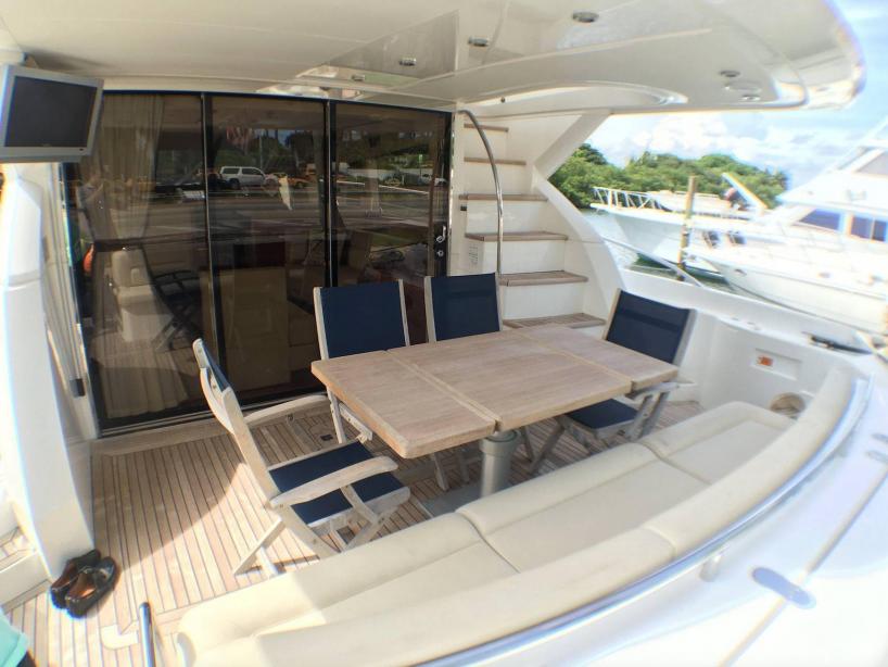 Motor yacht Loan Shark Sunseeker Yacht Harbour