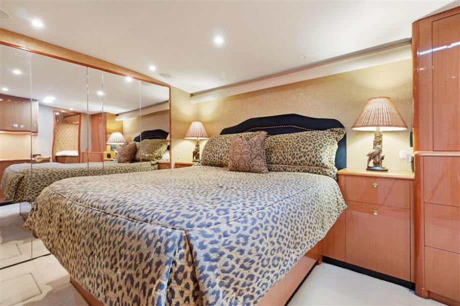 Motor yacht Ce Ce Viking Yacht Harbour