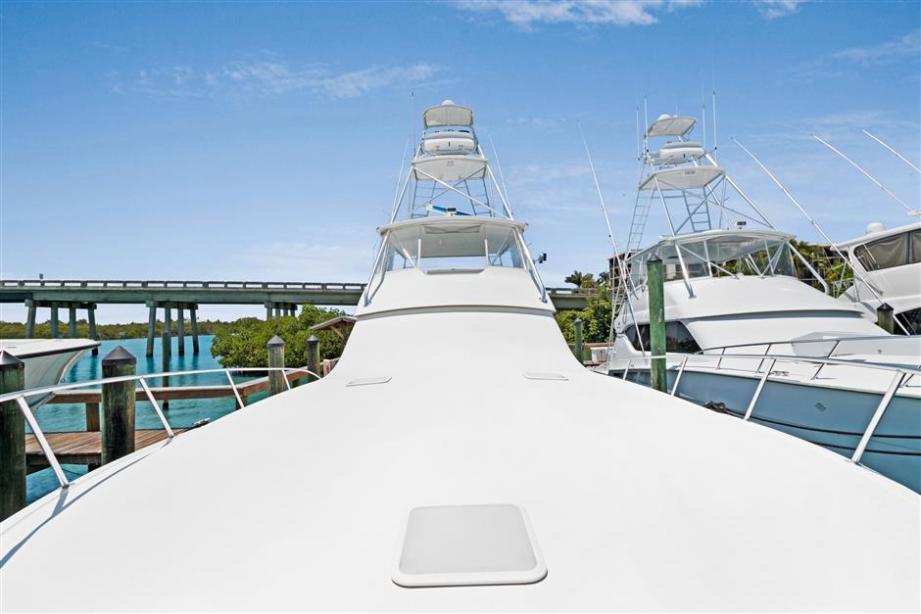 Motor yacht Ce Ce Viking Yacht Harbour