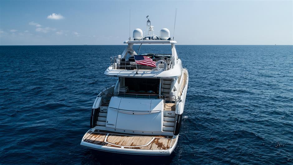 Motor yacht Done Deal Sunseeker Yacht Harbour