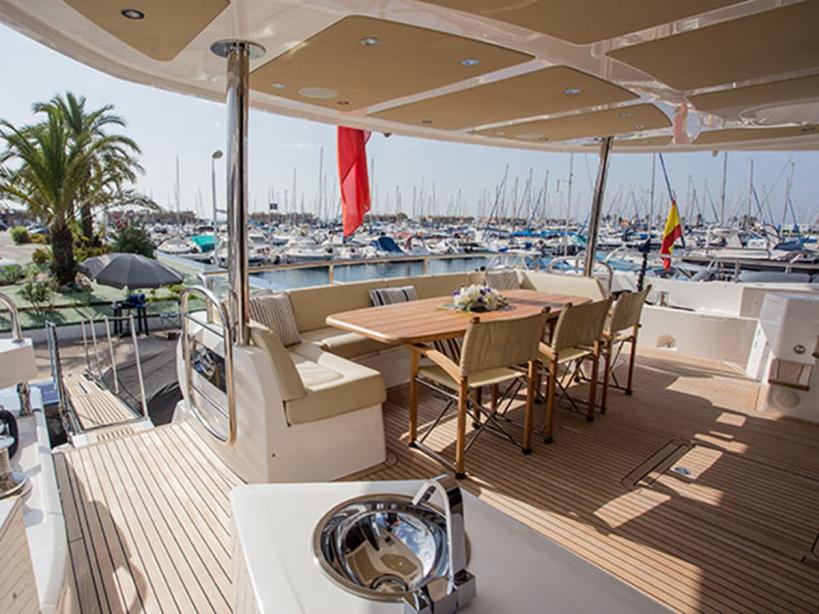 Motor yacht Living The Dream Sunseeker Yacht Harbour