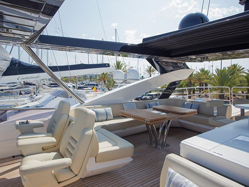 Motor yacht Living The Dream Sunseeker Yacht Harbour