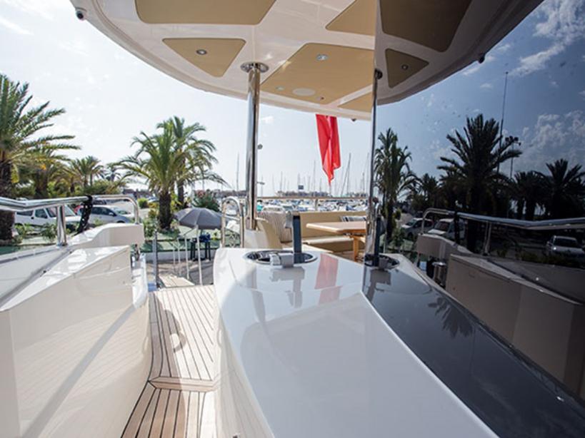 Motor yacht Living The Dream Sunseeker Yacht Harbour