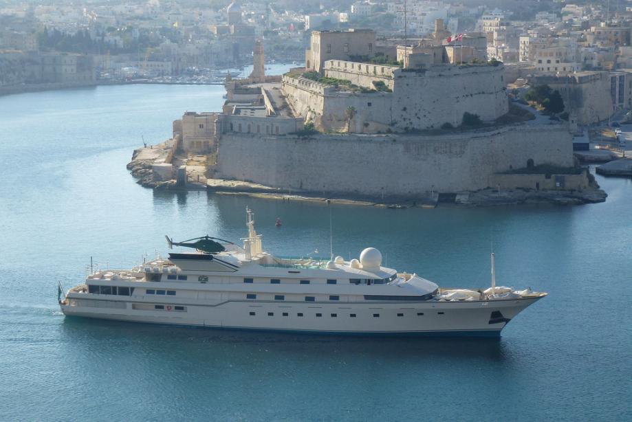 Motor yacht Kingdom 5KR Yacht Harbour