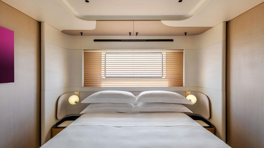 Motor yacht Shabby Azimut Yacht Harbour