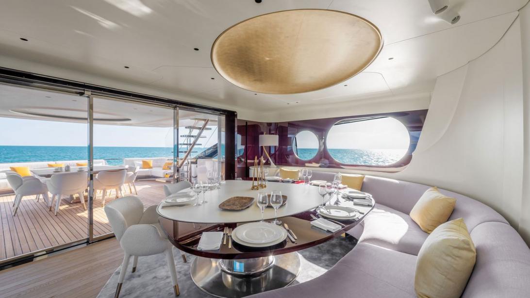 Motor yacht Shabby Azimut Yacht Harbour