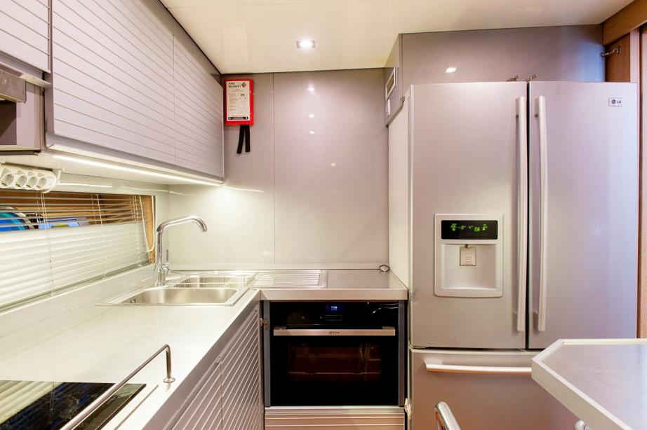 Motor yacht Slip Away Baia Yacht Harbour