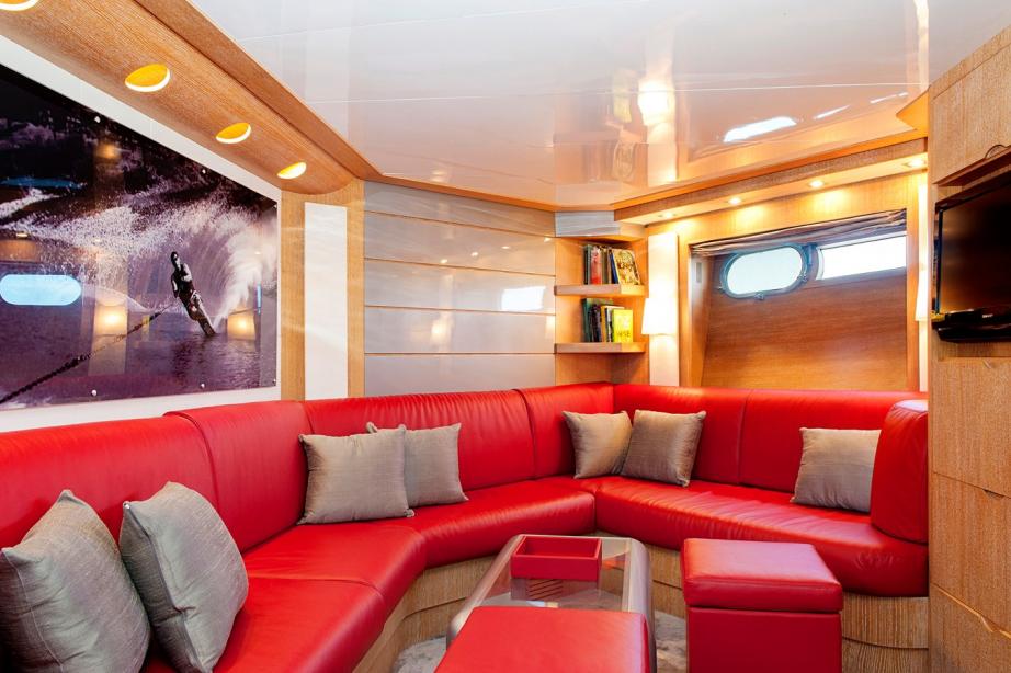 Motor yacht Slip Away Baia Yacht Harbour