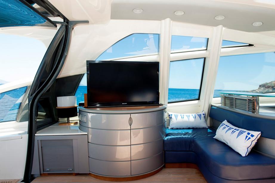 Motor yacht Slip Away Baia Yacht Harbour