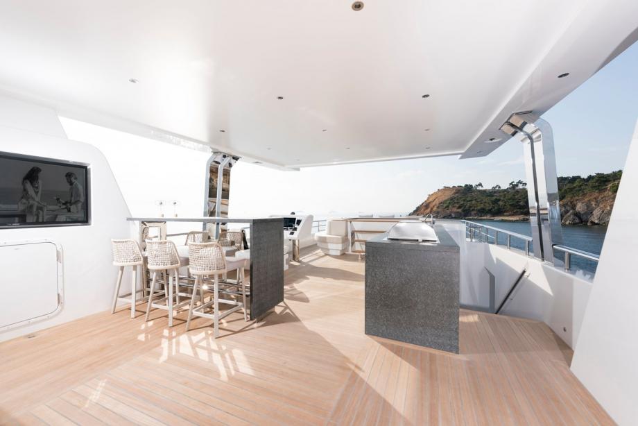 Motor yacht Piccolo Alpha Custom Yachts Yacht Harbour