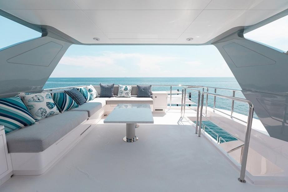 Motor yacht Wiggle Room Horizon Yacht Harbour