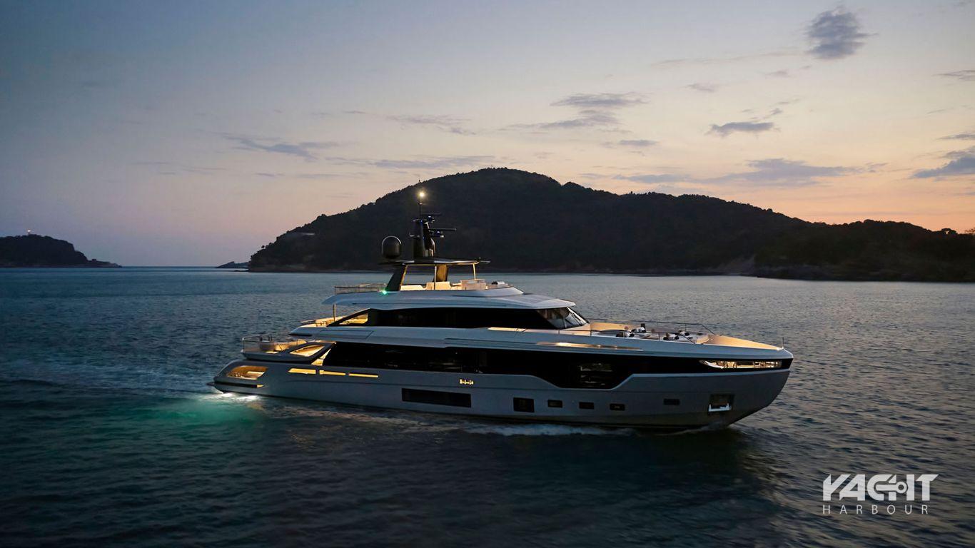 Motor yacht Shabby Azimut Yacht Harbour
