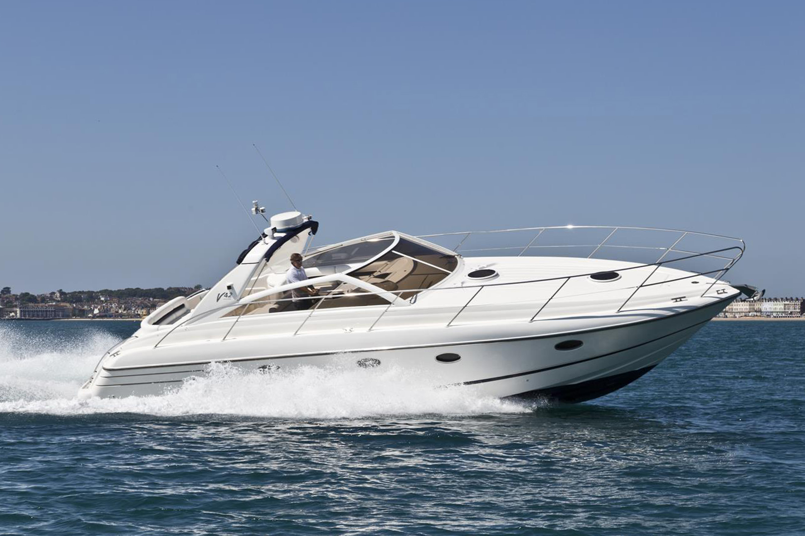 Princess V42 fra 2005 til salg. Dansk Yacht Import