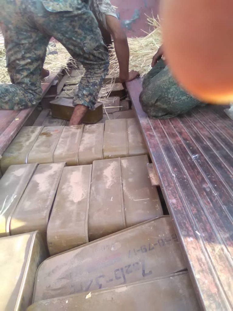 بالصور .. الحزام الأمني بأبين يحبط عملية تهريب شحنة ذخائر قادمة من مأرب باتجاه عدن