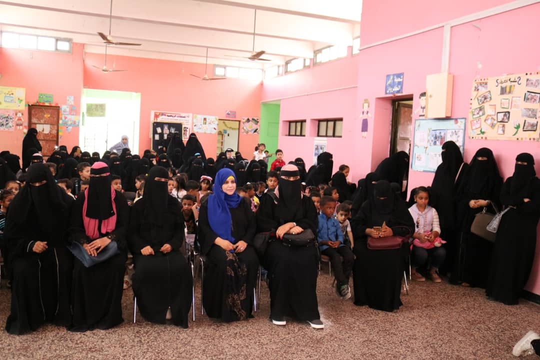 دائرة المرأة و الطفل بالانتقالي تشارك أطفال روضة معين حفل تخرجهم