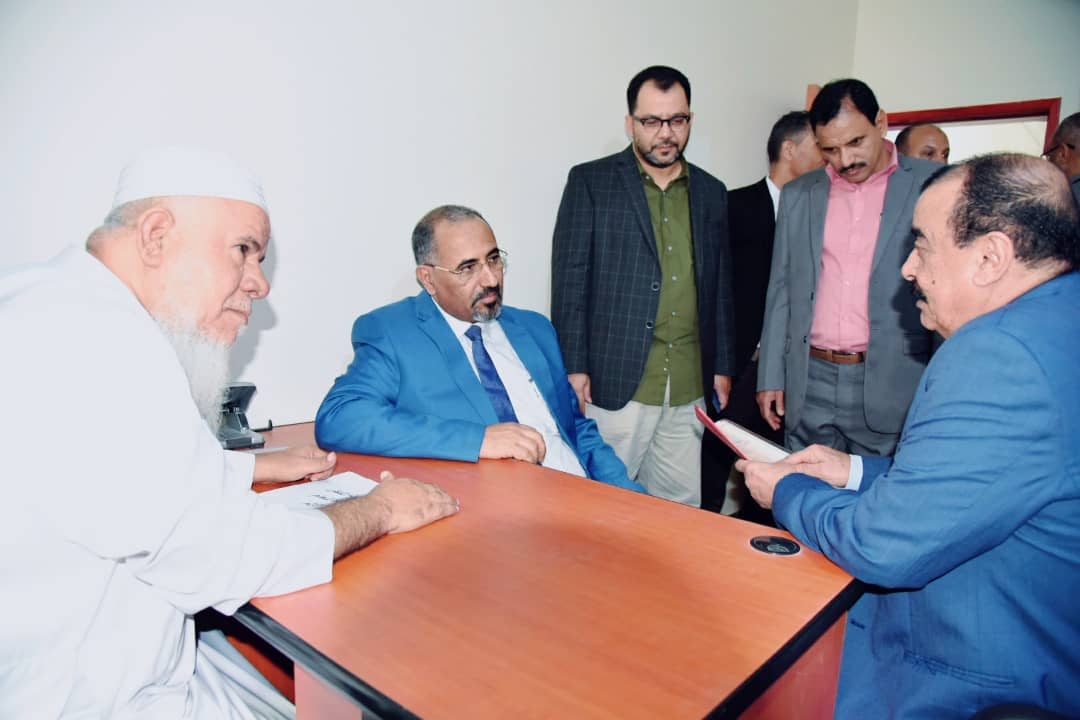 الرئيس عيدروس الزُبيدي يتفقد سير العمل في الجمعية الوطنية للمجلس الانتقالي