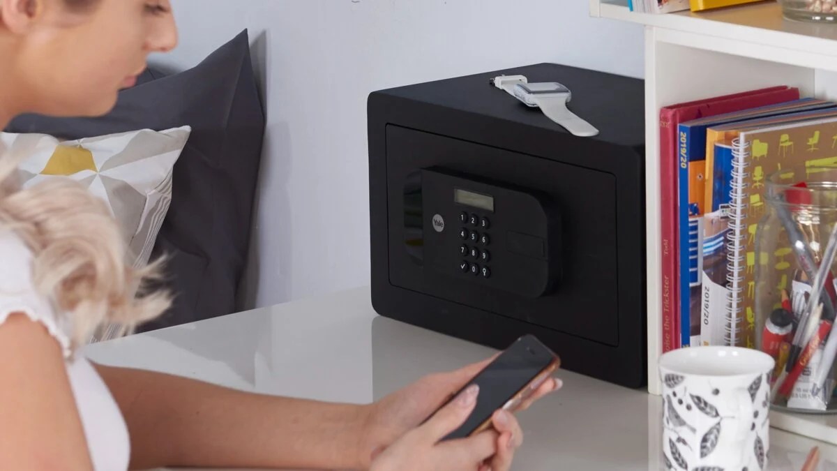Getting started with Yale Motorised Safes