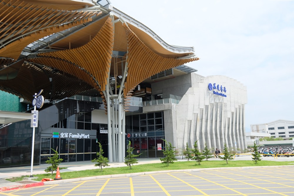 花蓮車站美食懶人包：商店街餐廳、咖啡（星巴克、Cama）伴手禮