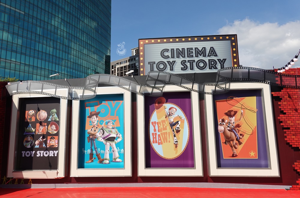 玩具總動員《懷舊電影院》台中草悟道開張，現場開印玩具總動員T-shirt！