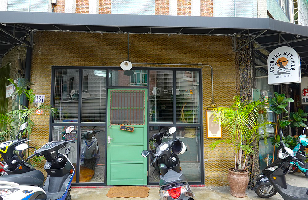 弓箭手︳嘉義火車站附近老屋咖啡廳，熱門IG嘉義打卡點