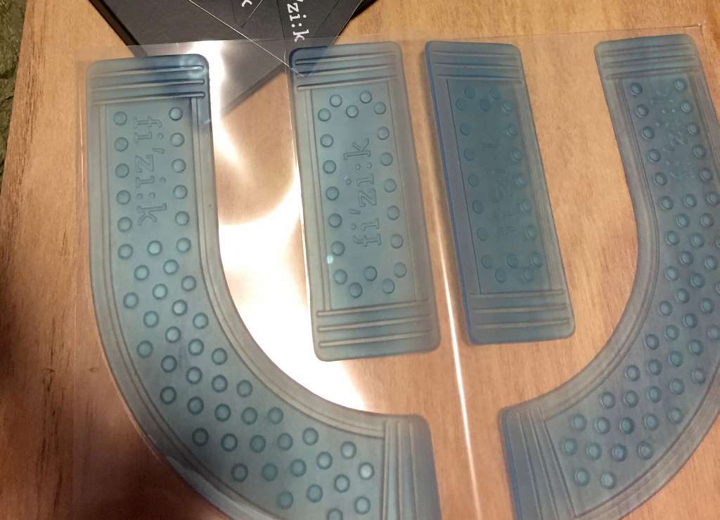 【レビュー】NEO MORPHEにFizik(フィジーク) BAR GEL 2を装着