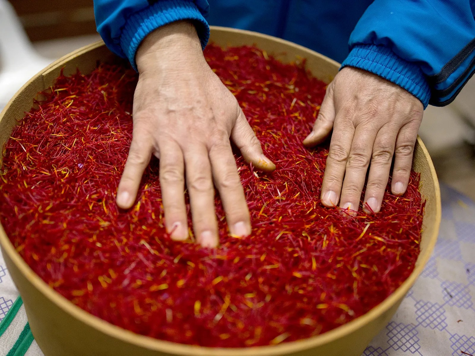 Types of Pure Saffron for Sale Online yaqoot saffron