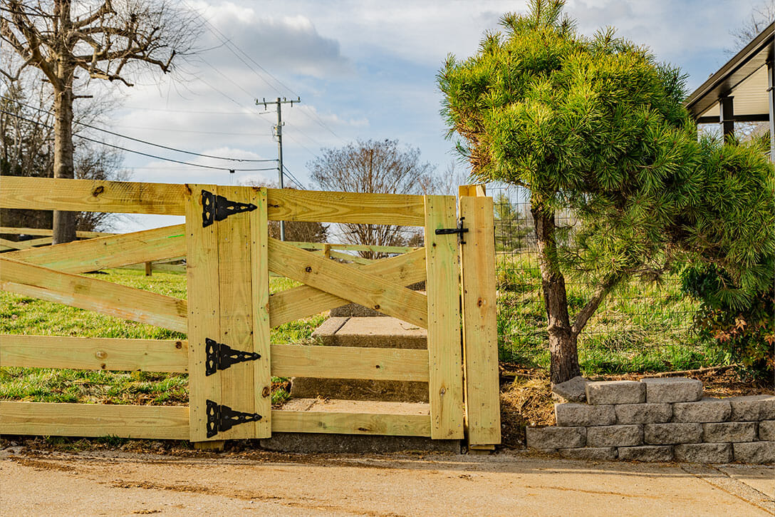 Wood Farm Fence Yard Dog Fencing
